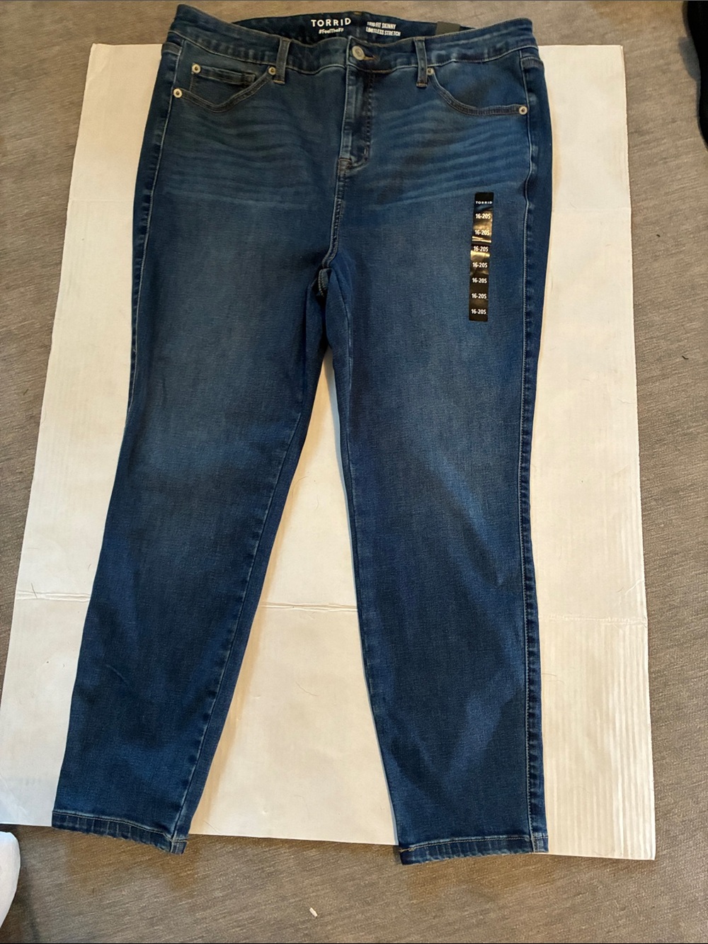 Torrid’s Women’s Slim Straight Jeans in Medium Blue Limitless Stretch NWT